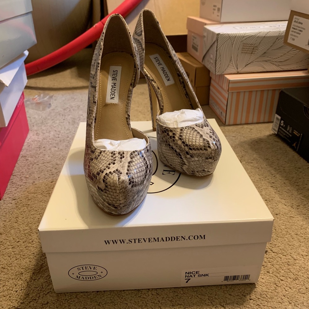 Natural snake print Steve Madden. New with box